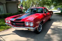 Відреставрований кабріолет Chevrolet Chevelle SS 396 1970 року червоного кольору на виставці в Лас-Вегасі.