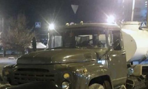 В Харькове на перекрестке цистерна врезалась в легковушку