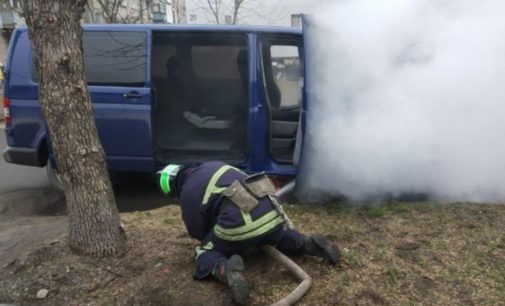 В Бердянске на ходу загорелся микроавтобус