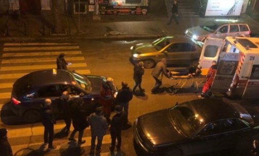 В центре Харькова авто сбило пешехода: пострадавшего госпитализировали