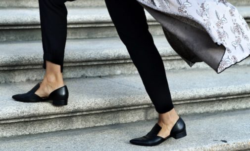 Самая модная обувь 2020 года: туфли с узорами и пряжками