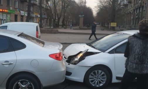 В Николаеве Citroen въехал в зад Hyundai