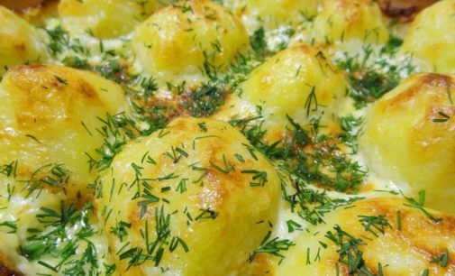 Рецепт дня: Аппетитный картофель в сливочно-сырном соусе