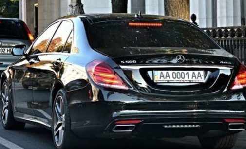 Депутаты ВР поделились с медиками четырьмя автомобилями, чтобы те могли добираться до работы