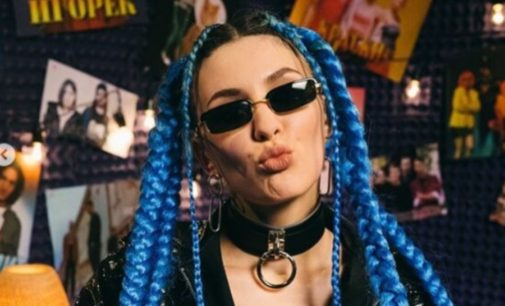 Эпатажная MARUV попробовала примерить образ Мальвины