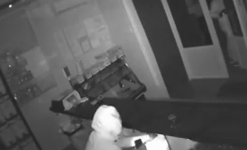 Ограбление пивного магазина в Черкассах попало на видео