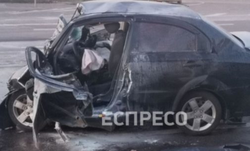 Есть погибшие: В Киеве инкассаторское авто столкнулось с легковушкой на Южном мосту