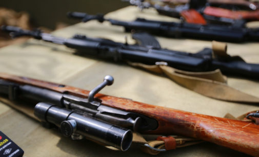 «Враг не пройдет!»: на фоне пандемии коронавируса американцы массово бросились скупать оружие