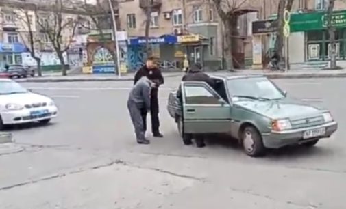 Не стоял на ногах: в Мелитополе патрульные задержали мертвецки пьяного водителя