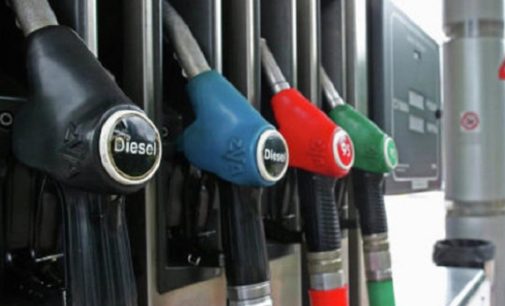 Из-за уменьшения пассажироперевозок, на столичных АЗС не будут снижать цены — эксперт