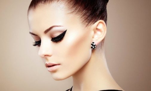 Трендовые приемы в макияже: в моде «сексуальный прищур» и фиолетовые тени