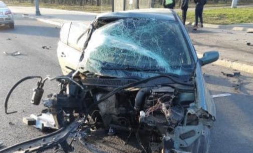 На проспекте в Харькове столкнулись Renault и Lanos: у авто сильные повреждения