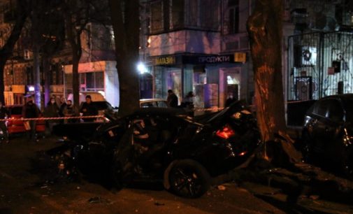 Авто превратилось в груду металла: в Одессе на перекрестке произошло смертельное ДТП с BMW