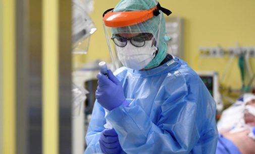 Британцы запустили в производство потенциальную вакцину против коронавируса — СМИ