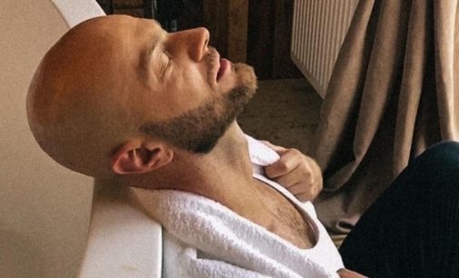 Влад Яма с женой поделились чувственной фотосессией в ванной