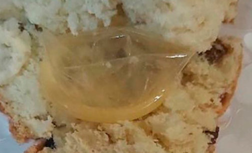 Кулич с «сюрпризом»: в тесте пасхального лакомства обнаружили презерватив