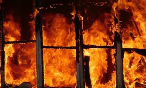 Возле Обухова под Киевом из-за горящего сухостоя уничтожены дачные дома