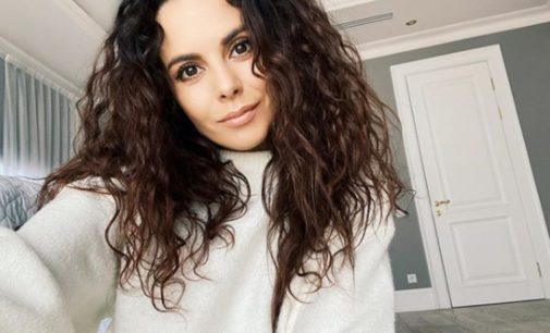 Выглядит счастливой: Настя Каменских поделилась милым фото с карантина