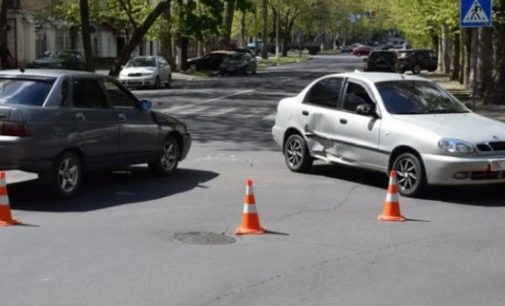 В центре Николаева не поделили дорогу «копейка» и Lanos