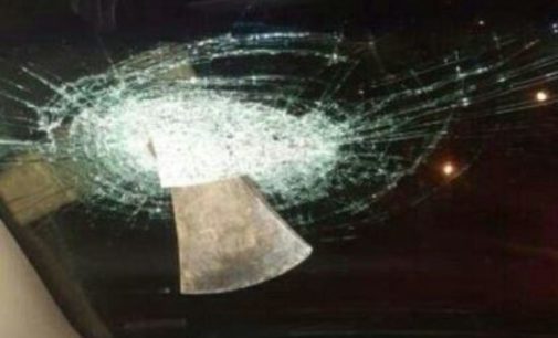 В Кривом Роге пьяный пассажир бросался на таксиста с топором