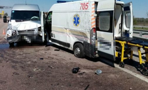 На Киевщине пьяный водитель «скорой» без прав впечатался в Volkswagen LT35 – пострадали двое фельдшеров
