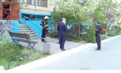В Мелитополе в квартире многоэтажки обнаружен разлагающийся труп девушки