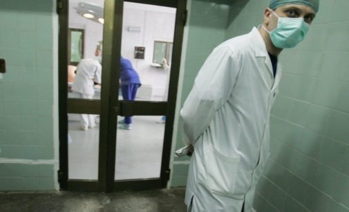 Дырявые авто и отсутствие защиты: в Одессе врачи рассказали, в каких условиях вынуждены работать