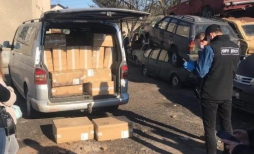 На Волыни водитель Volkswagen с контрабандными сигаретами убегал от полиции и сбил правоохранителя