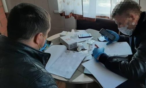 Сотрудники полиции прикрывали незаконную вырубку леса в Харьковской области