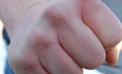 В Черкасской области владелица магазина била и таскала за волосы чиновницу, которая пришла с проверкой