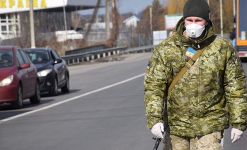 Украинцы заражаются коронавирусом на границе и блокпостах, а к ответственности за это чиновников не привлекут — адвокат