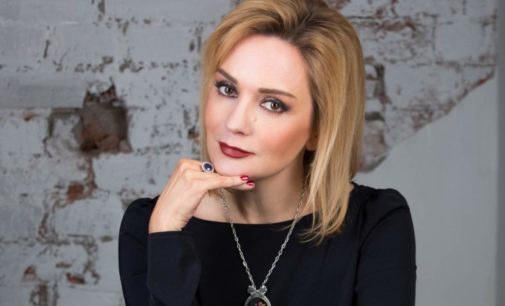 51-летняя певица Буланова госпитализирована с подозрением на инсульт — СМИ