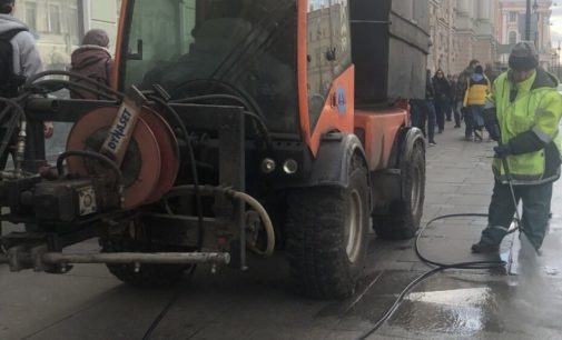 Чернобыль и коронавирус: Депутат Киевсовета прокомментировал мытье тротуаров в Киеве