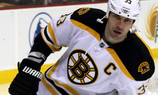 Двухметровый символ «Бостон Брюинз» вырядился в костюм пасхального зайки