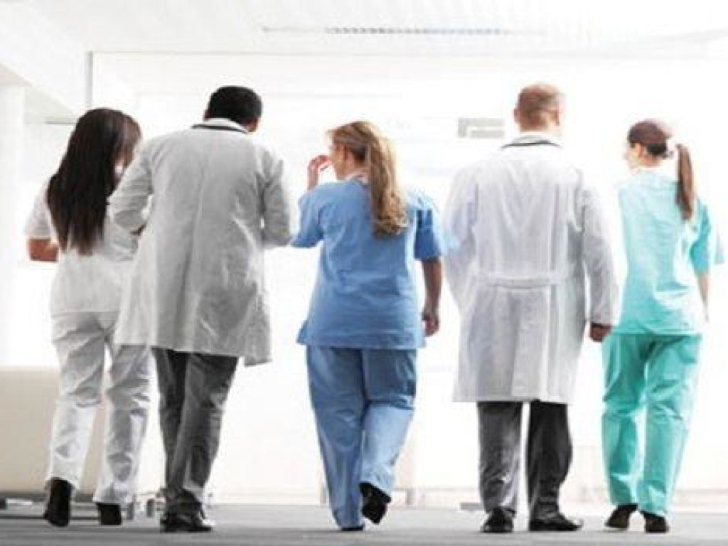 оптимизация здравоохранения в рф %. горячая линия депздрав. увольнение медиков. строй медиков. сокращение медработников.