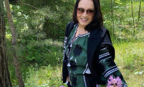 «Вечно красивая и молодая»: 72-летняя София Ротару позировала в саду