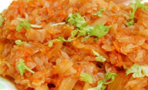 Диетический рецепт: легкая тушеная капуста для похудения