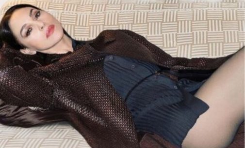 Моника Белуччи вытянула ноги, порадовав фанатов ярким зрелищем