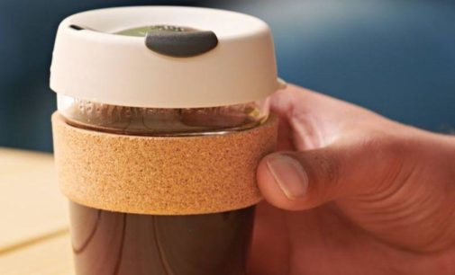 Врач рассказал о риске заразиться коронавирусом от кофе на вынос