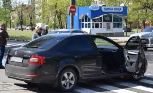 В центре Николаева столкнулись Renault и Skoda