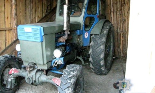 Пьяный тракторист угрожал копам мачете под Житомиром