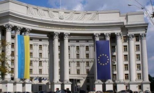 Украинцы, которые заграницей просят о помощи, смогут вернуться в страну на коммерческой основе – эксперт