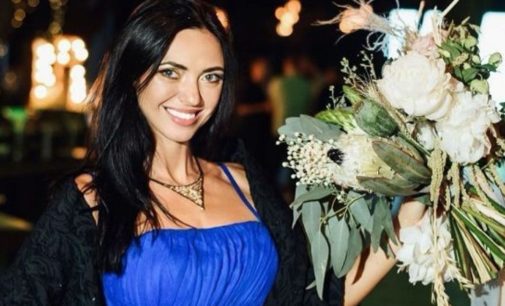 Вика из НеАнгелов показала сексуальную домашнюю уборку