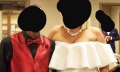 Свадебный фотограф забавным образом наказал мать жениха за нарушение этикета