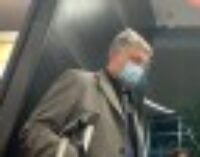 Националист обматерил в аэропорту Амстердама Порошенко, который возвращался с Галапагосов